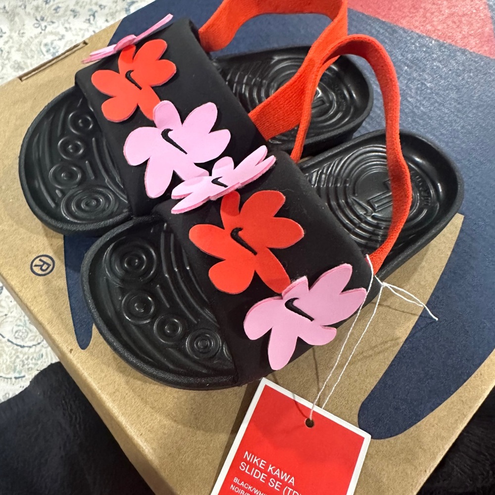 Brand New Nike sandals for girls size 9C